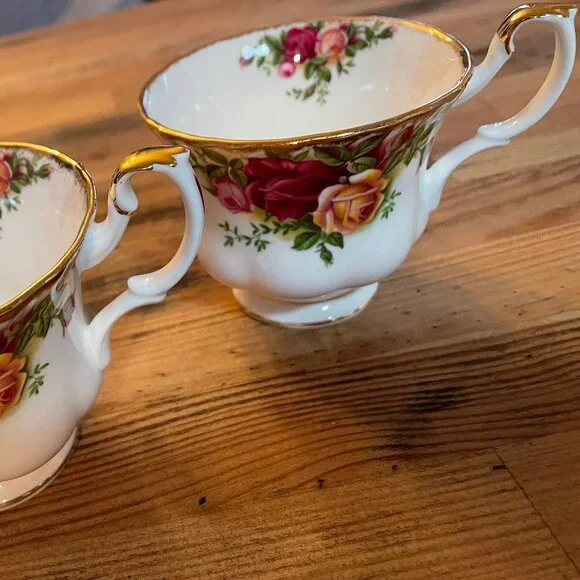 Royal Albert - Old Country Roses - Tea cup - Picture 1 of 3